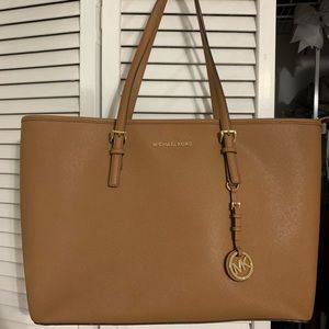 Michael Kors Jet setter bag color Acorn